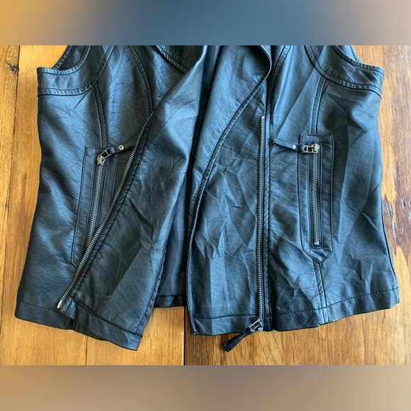 Max Studio faux leather vest. Size L - Picture 7 of 7